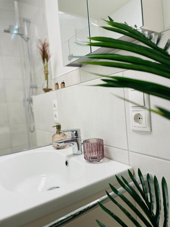 Klassen Stay - Exklusives Apartment Am Hbf - Kueche, Netflix, Kingsizebett Koblenz (Rhineland-Palatinate) Exterior foto